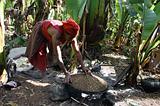 Ethiopia - Preparazione del kotcho pane tradizionale - 04